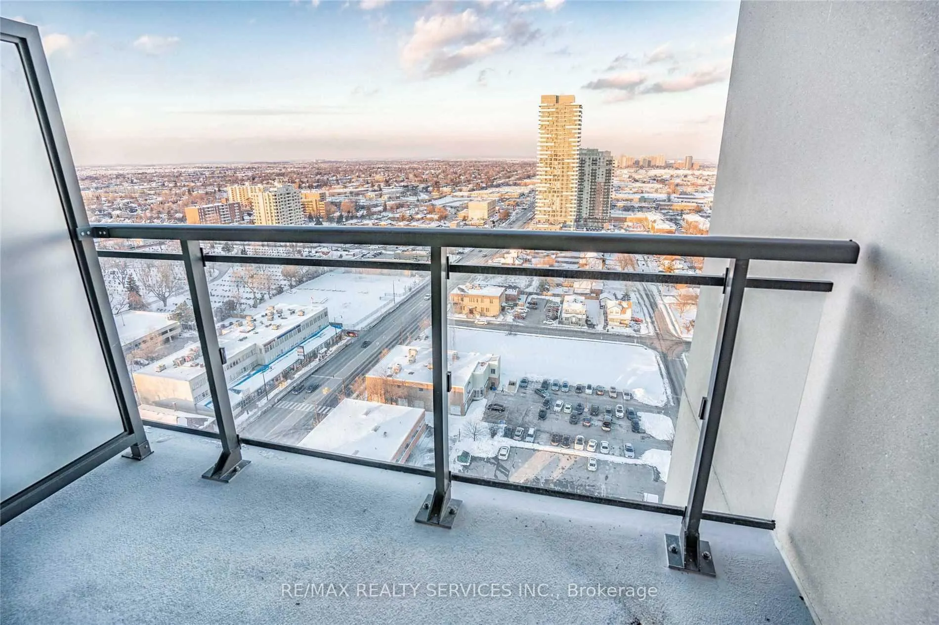 Photo 18 of Unit 2002, 15 Lynch Street, Brampton, Downtown Brampton — HOMEH