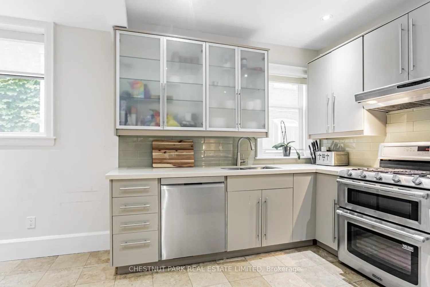 Photo 10 of 43 Oriole Parkway, Toronto, Yonge-St. Clair — HOMEH
