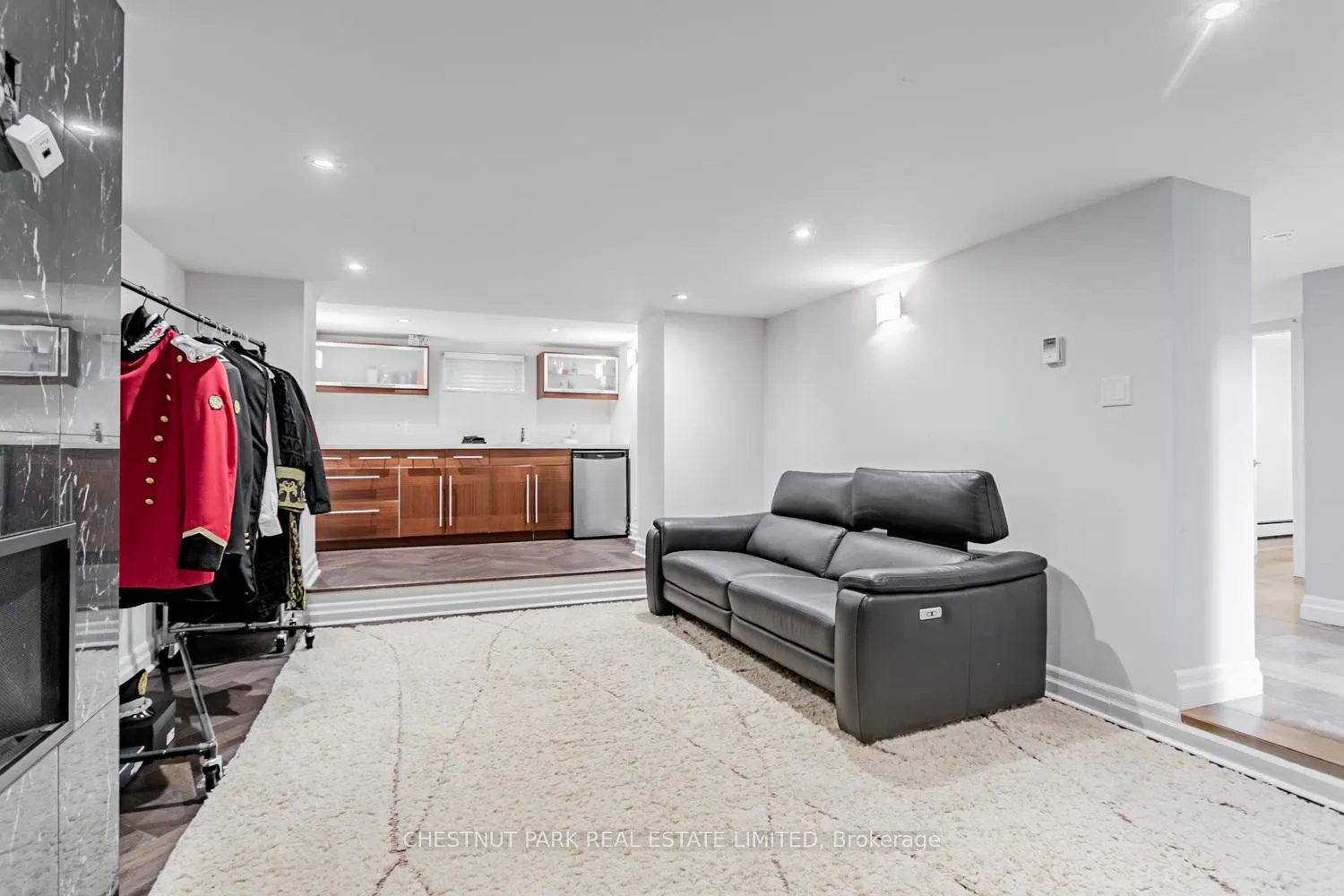 Photo 25 of 43 Oriole Parkway, Toronto, Yonge-St. Clair — HOMEH
