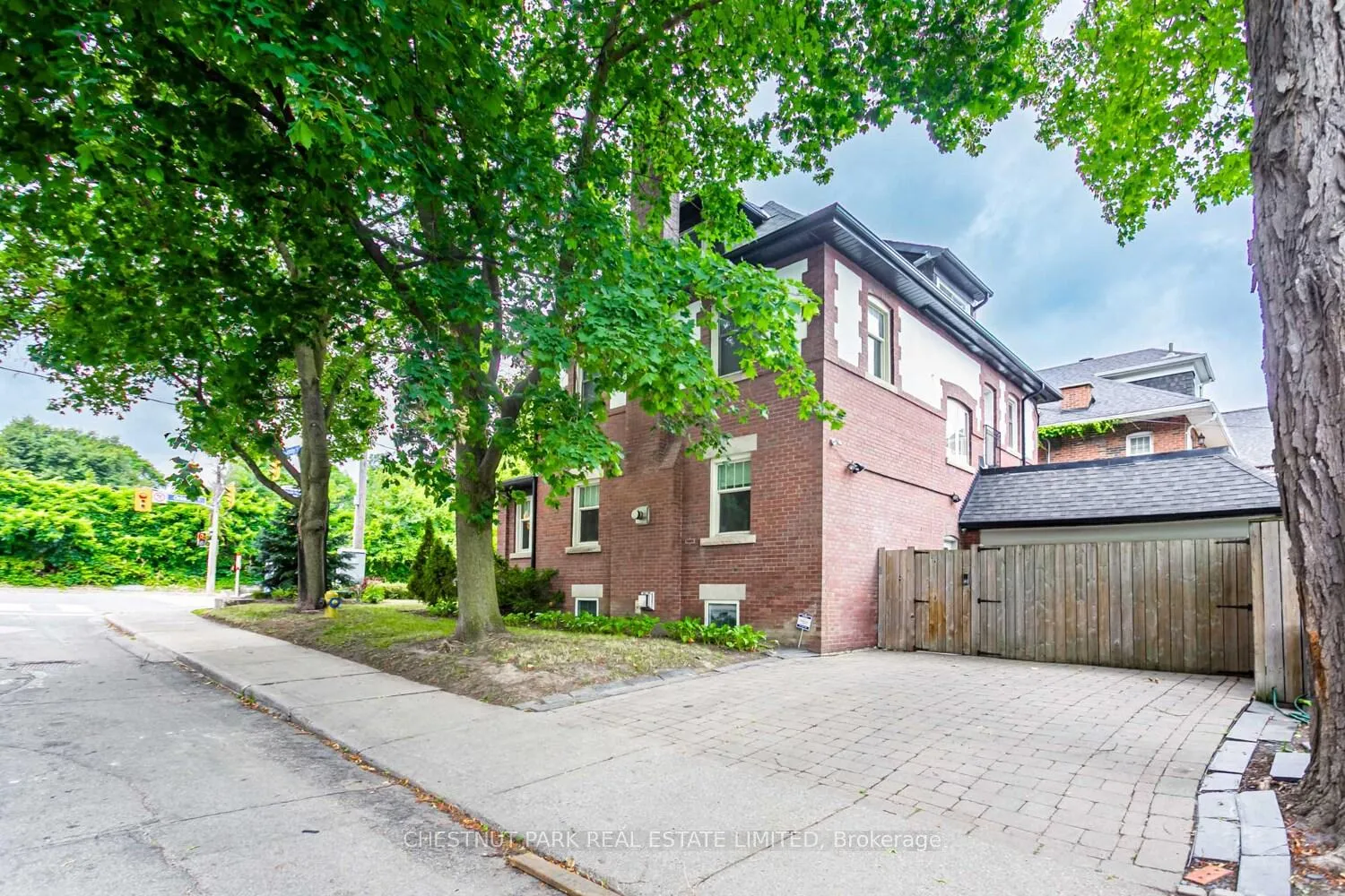 Photo 32 of 43 Oriole Parkway, Toronto, Yonge-St. Clair — HOMEH