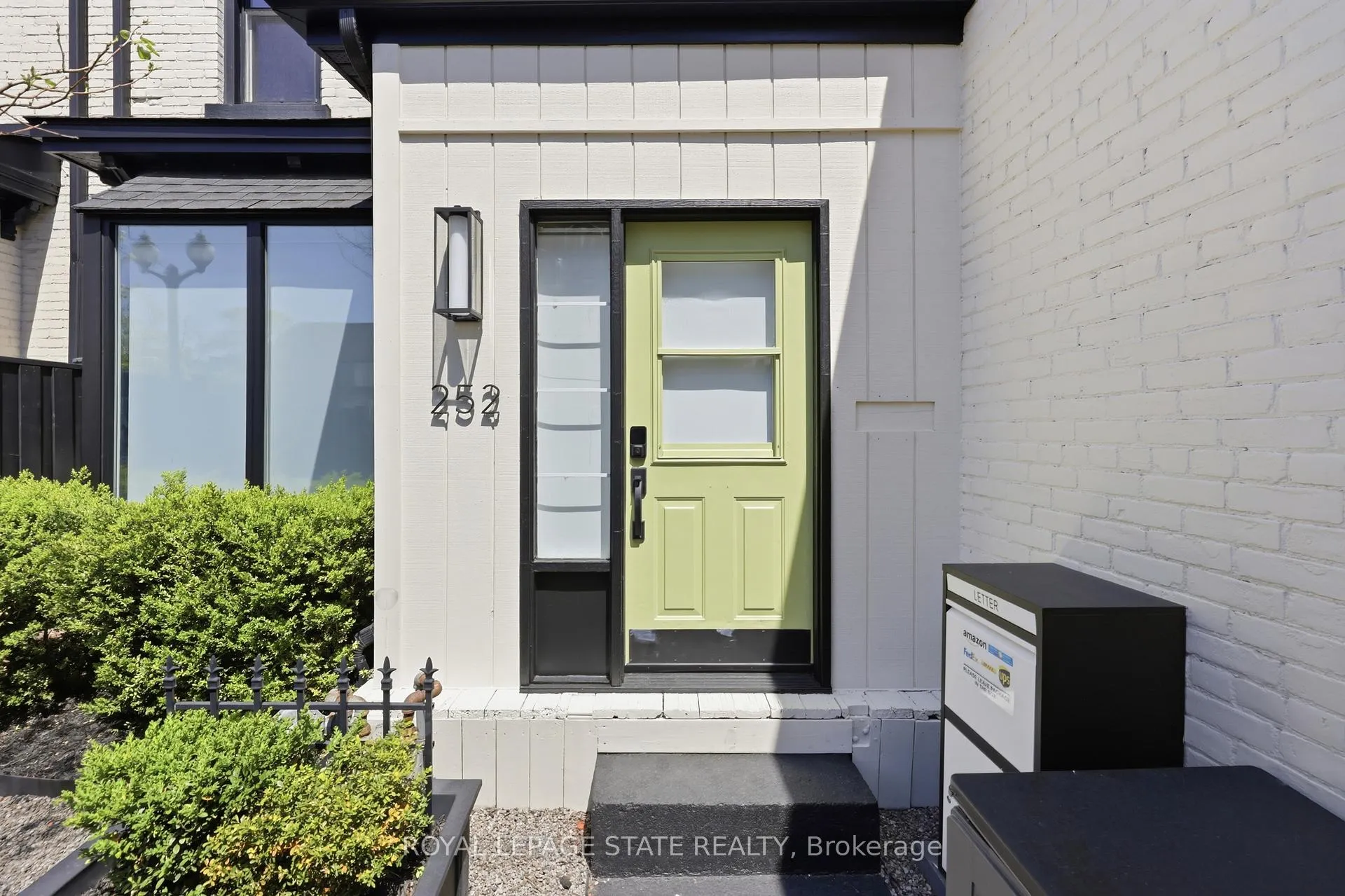 Photo 3 of 252 King Street W, Hamilton, Central — HOMEH