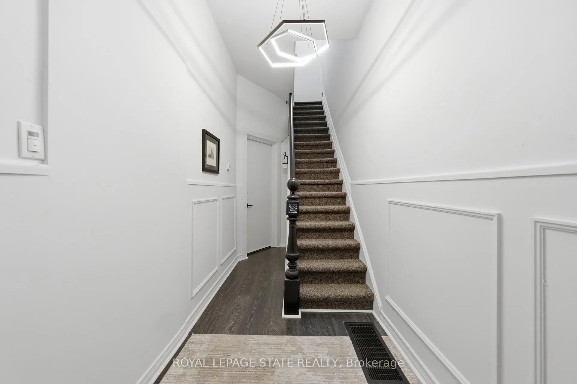 Photo 8 of 252 King Street W, Hamilton, Central — HOMEH