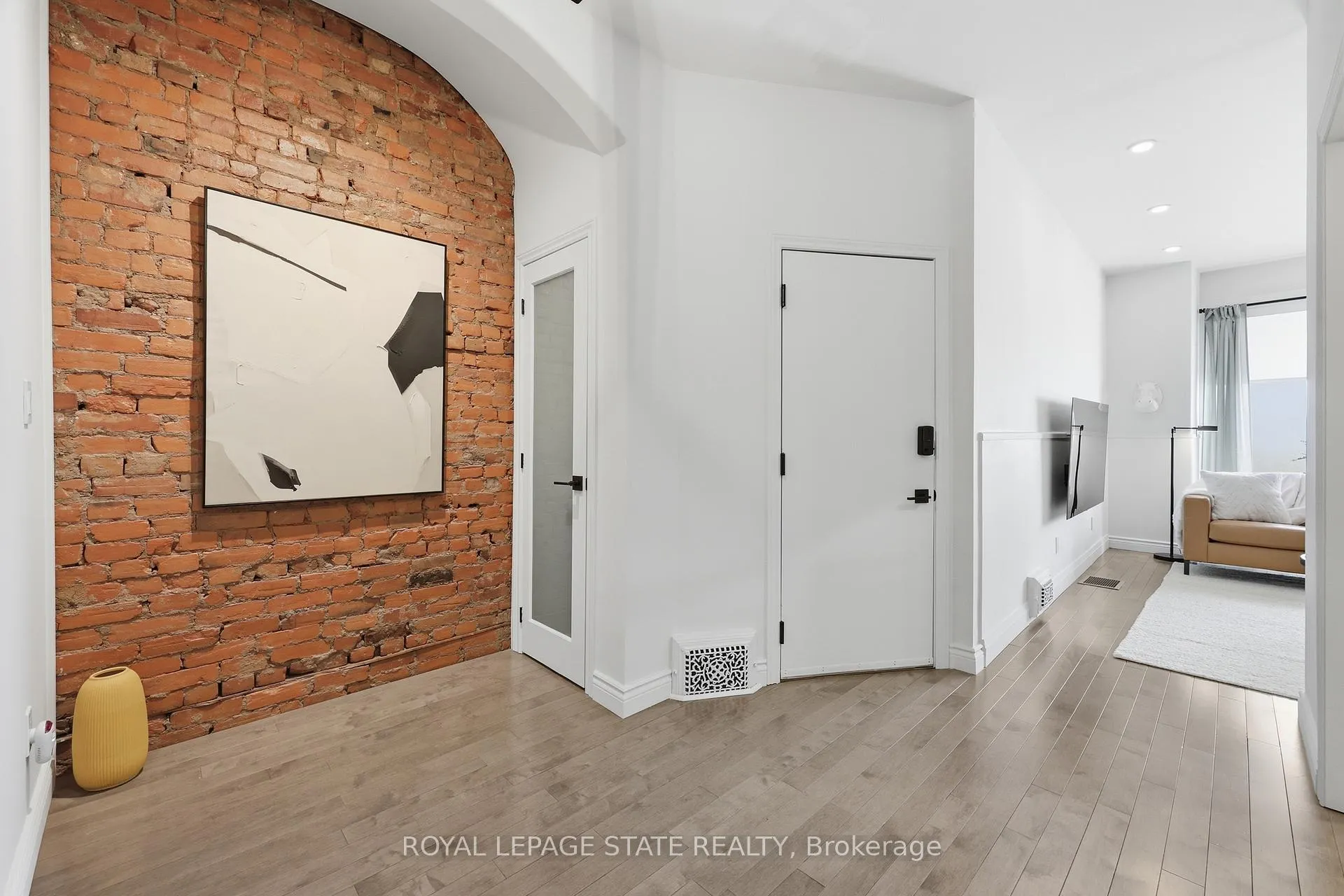 Photo 16 of 252 King Street W, Hamilton, Central — HOMEH