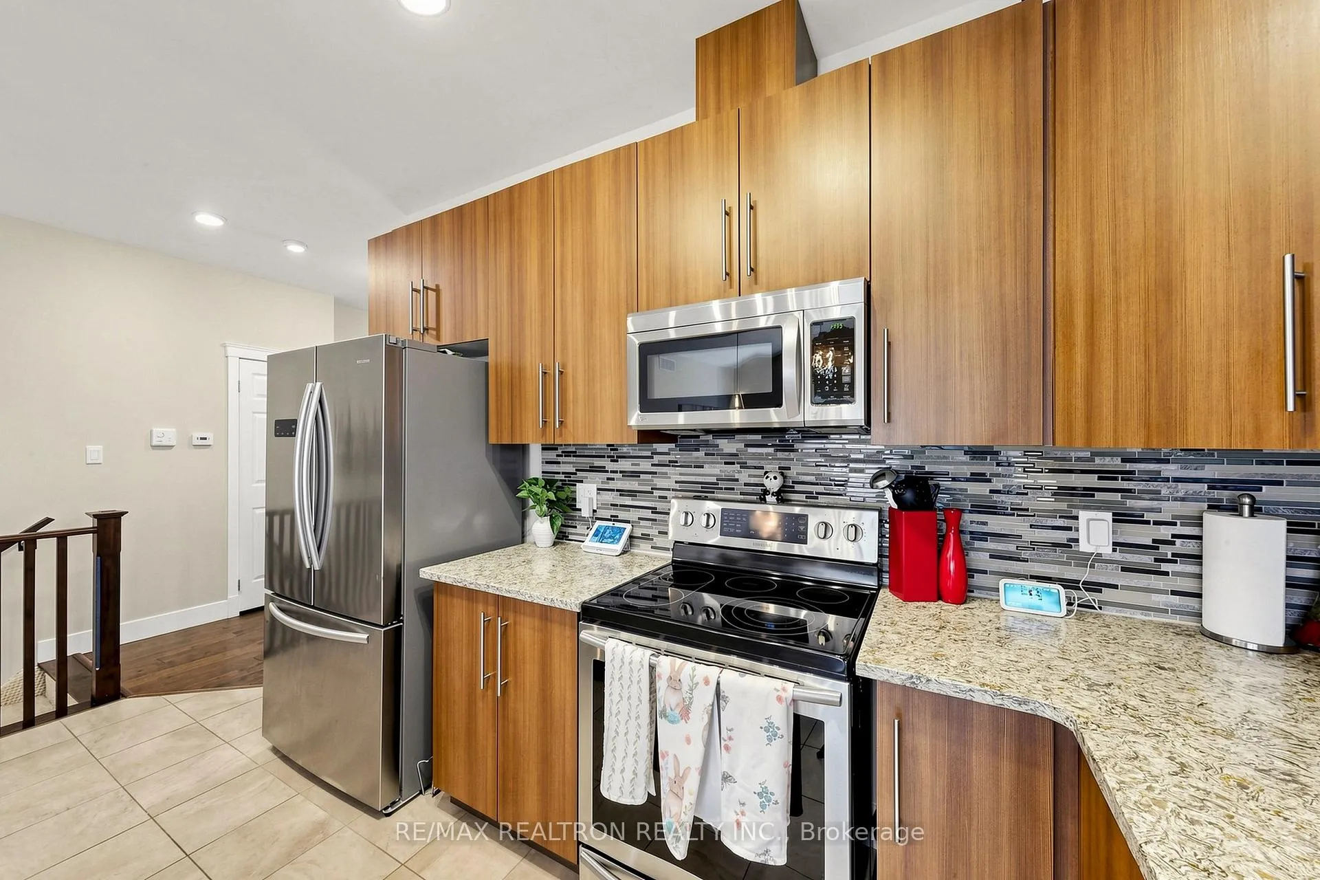 Photo 7 of 19 Stainton Street, Clarington, Courtice — HOMEH