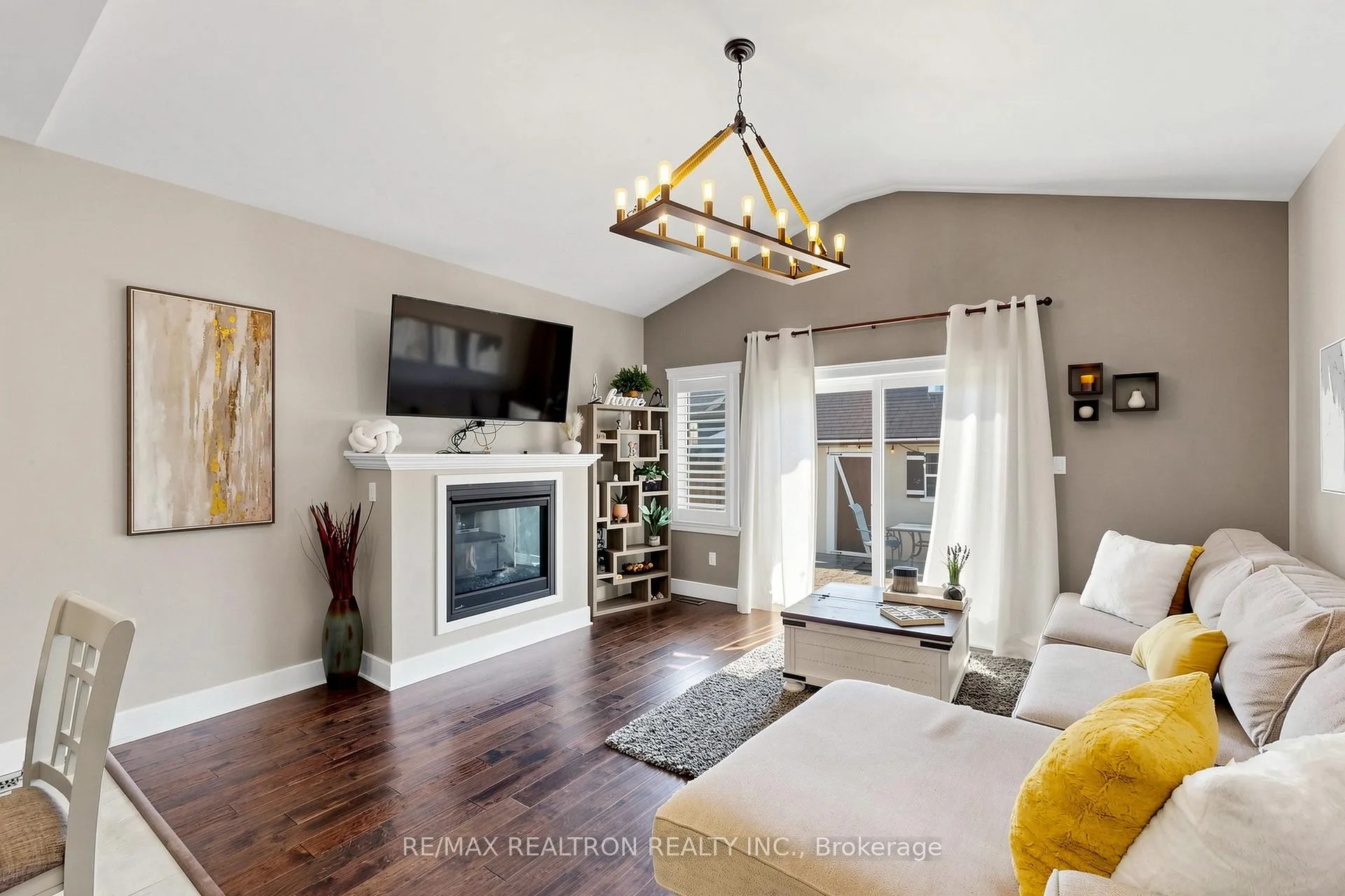 Photo 12 of 19 Stainton Street, Clarington, Courtice — HOMEH