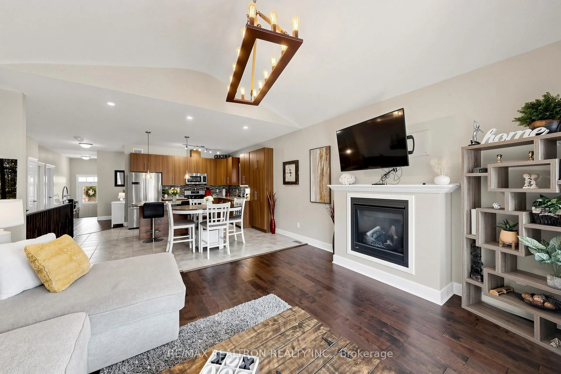 Photo 13 of 19 Stainton Street, Clarington, Courtice — HOMEH