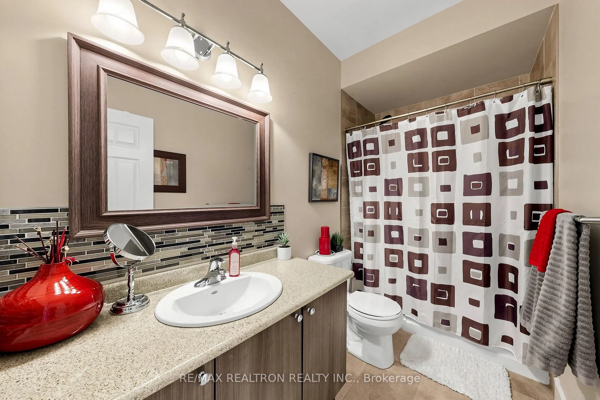 Photo 24 of 19 Stainton Street, Clarington, Courtice — HOMEH