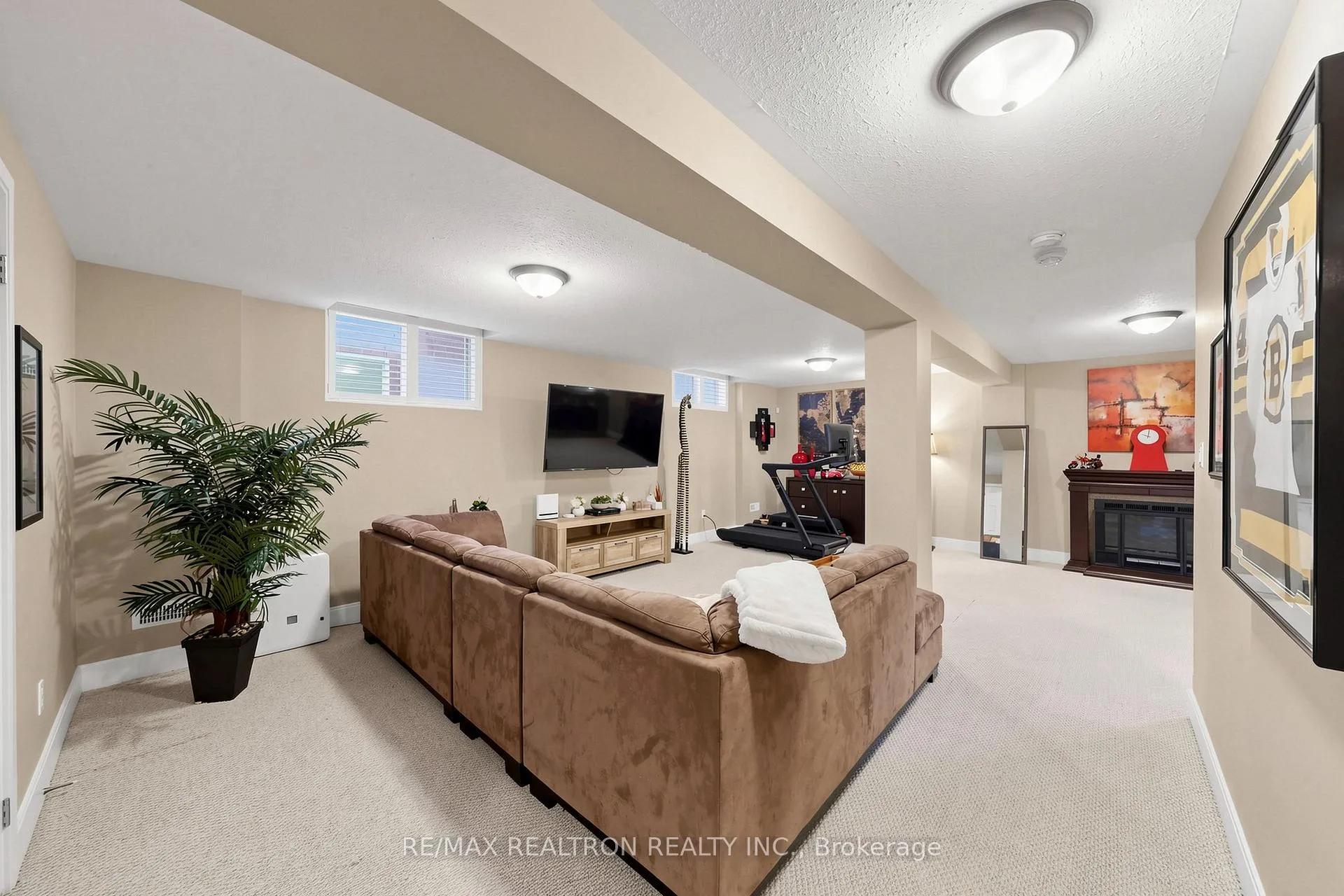 Photo 32 of 19 Stainton Street, Clarington, Courtice — HOMEH