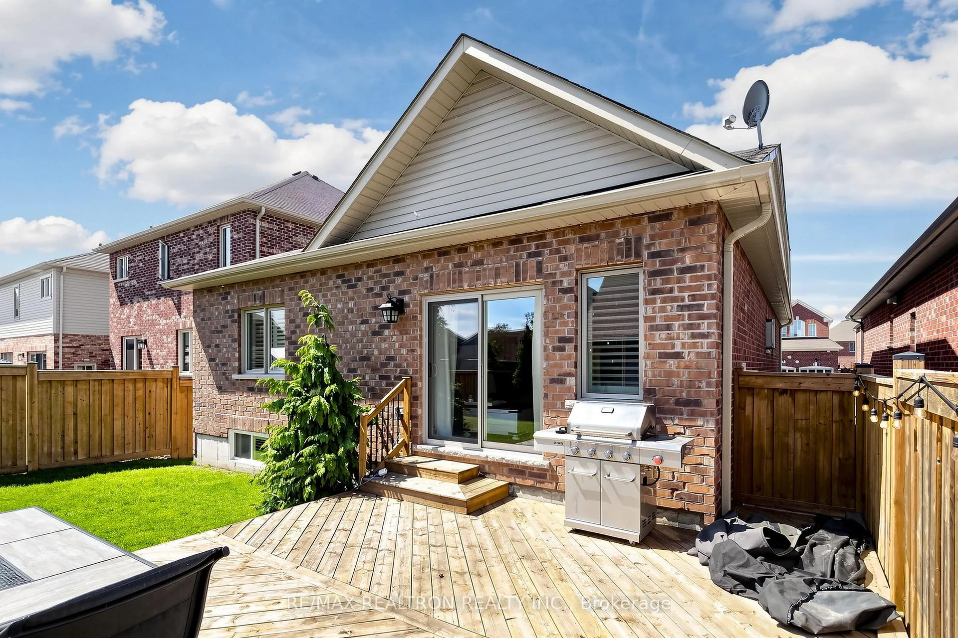 Photo 42 of 19 Stainton Street, Clarington, Courtice — HOMEH