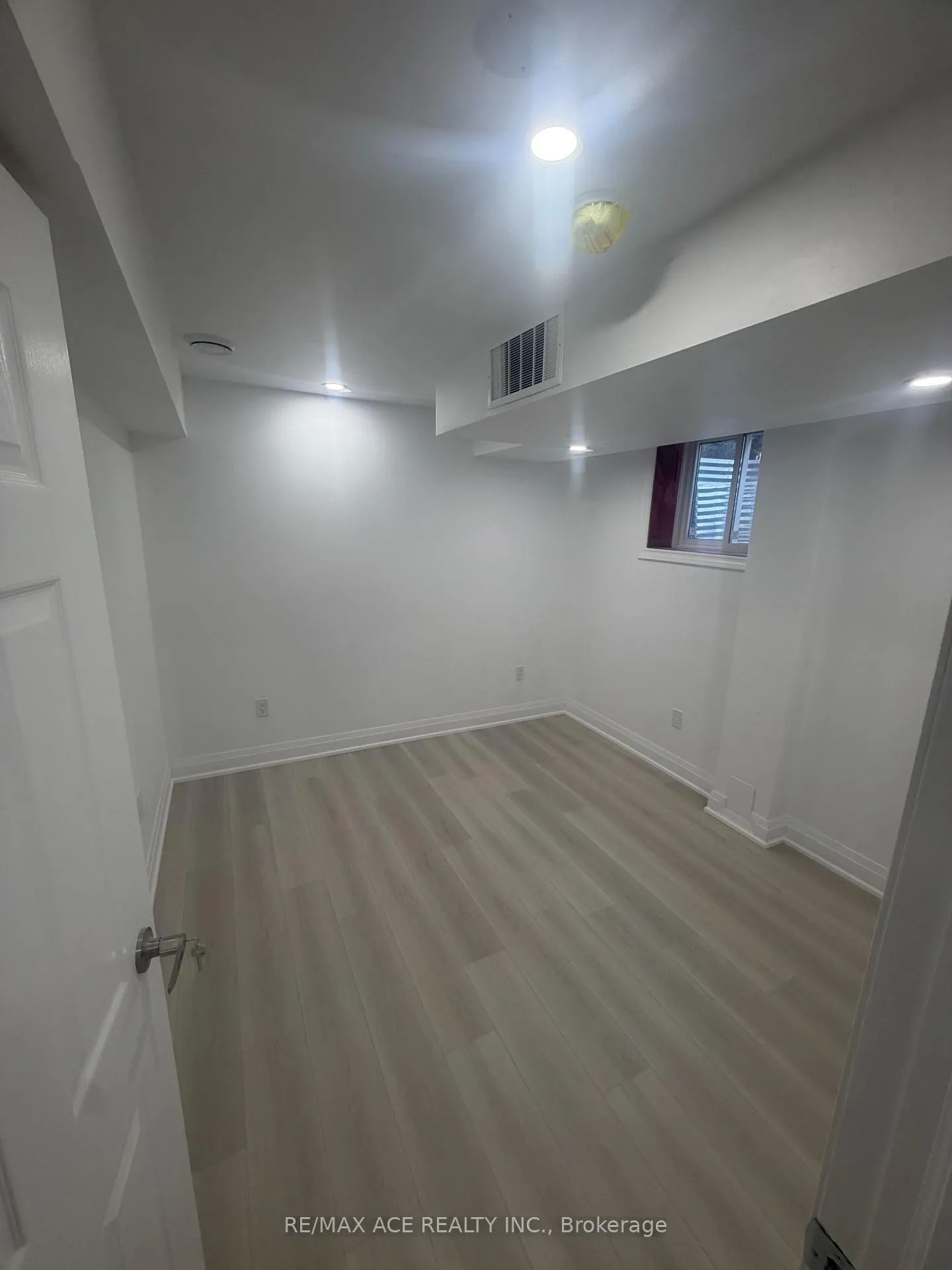 Photo 6 of Unit Bsmt, 76 Pembry Drive, Ajax, Central — HOMEH