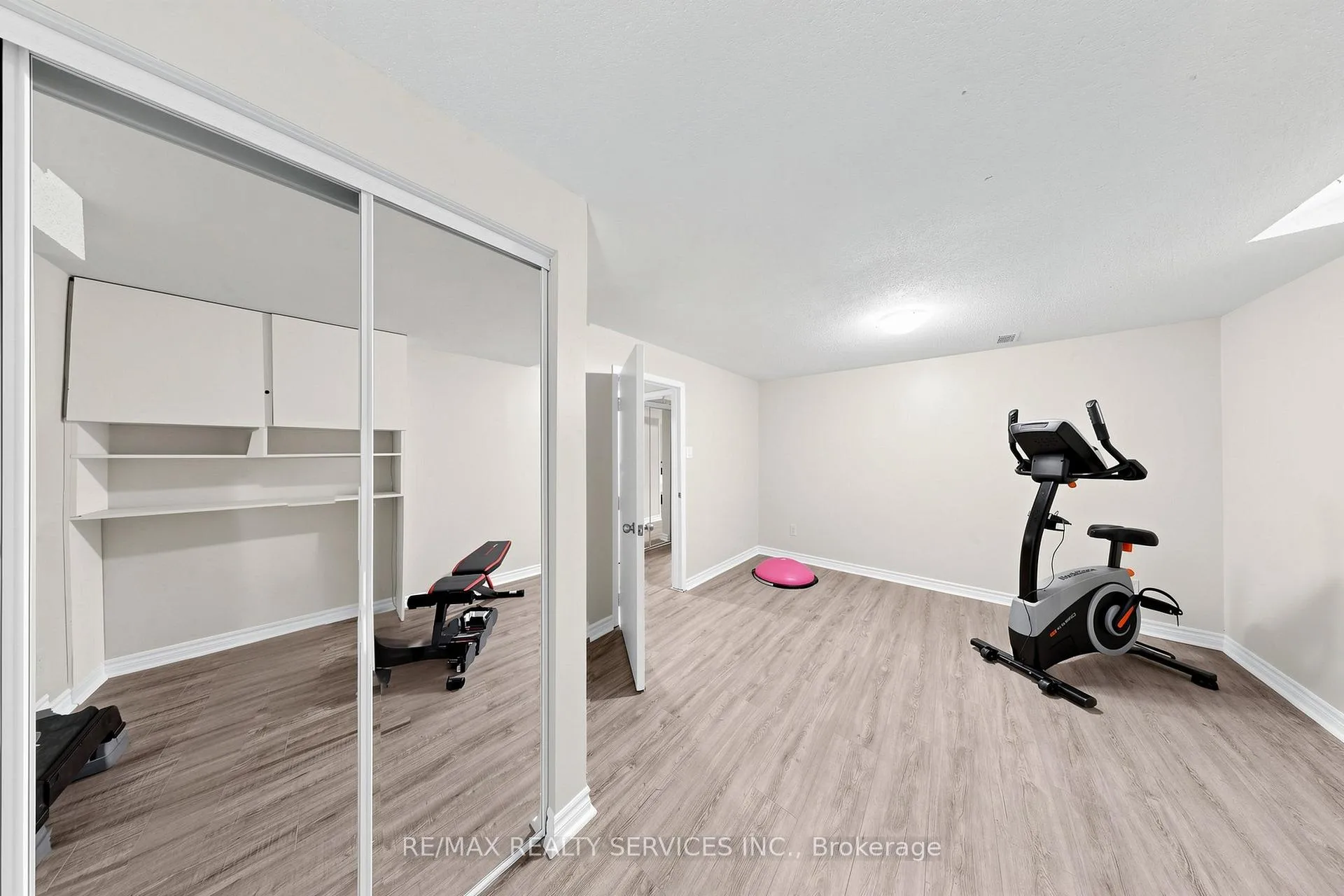 Photo 46 of 72 Nantucket Crescent, Brampton, Westgate — HOMEH
