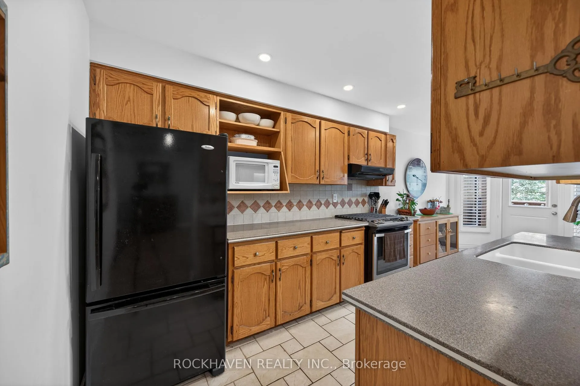 Photo 5 of Unit 7, 30 Osler Drive, Hamilton, Dundas — HOMEH