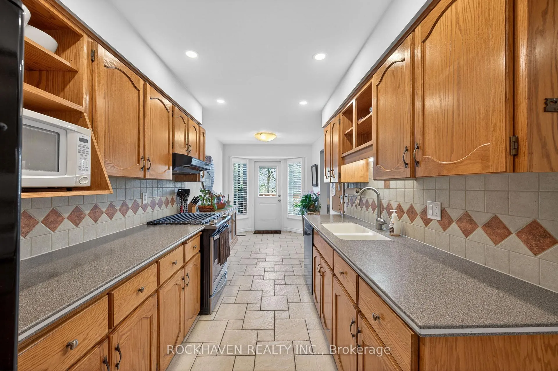 Photo 6 of Unit 7, 30 Osler Drive, Hamilton, Dundas — HOMEH
