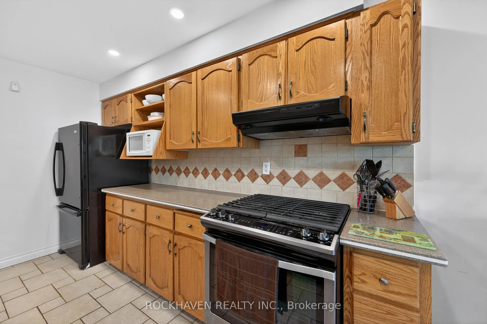 Photo 10 of Unit 7, 30 Osler Drive, Hamilton, Dundas — HOMEH