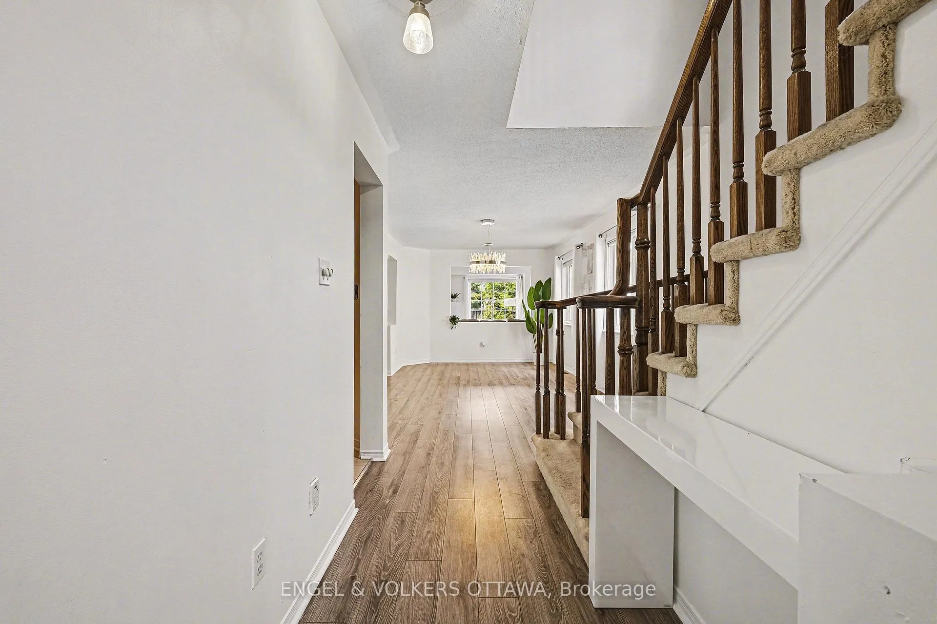 Photo 5 of 135 Lockhaven Private, Ottawa, Barrhaven - Stonebridge — HOMEH
