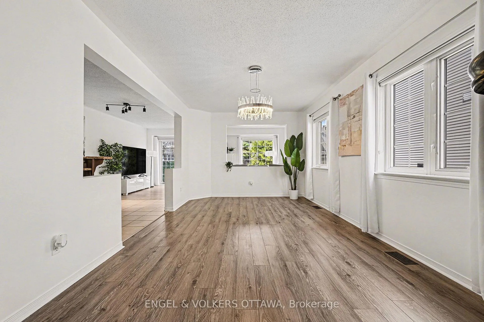 Photo 10 of 135 Lockhaven Private, Ottawa, Barrhaven - Stonebridge — HOMEH