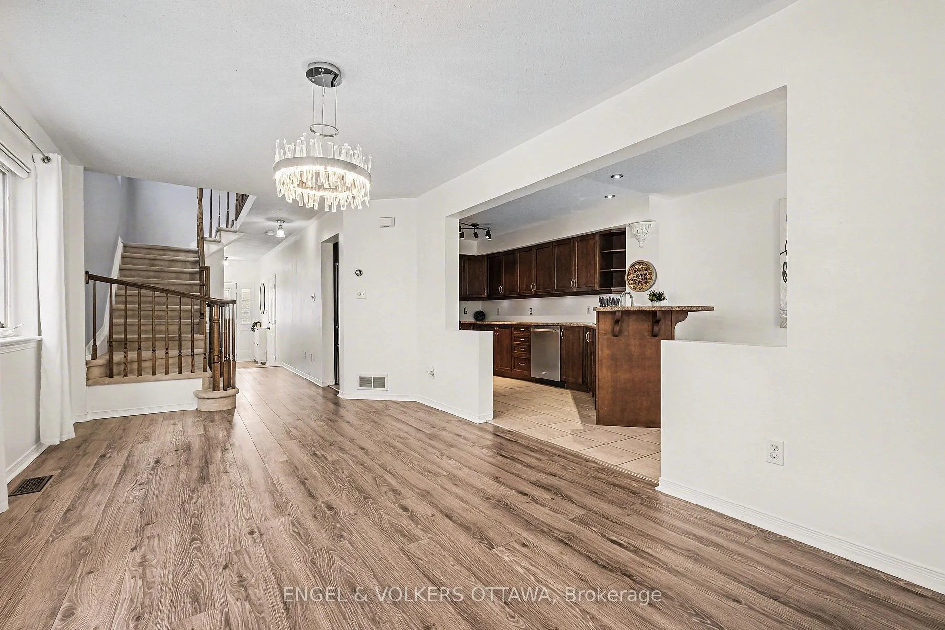 Photo 11 of 135 Lockhaven Private, Ottawa, Barrhaven - Stonebridge — HOMEH