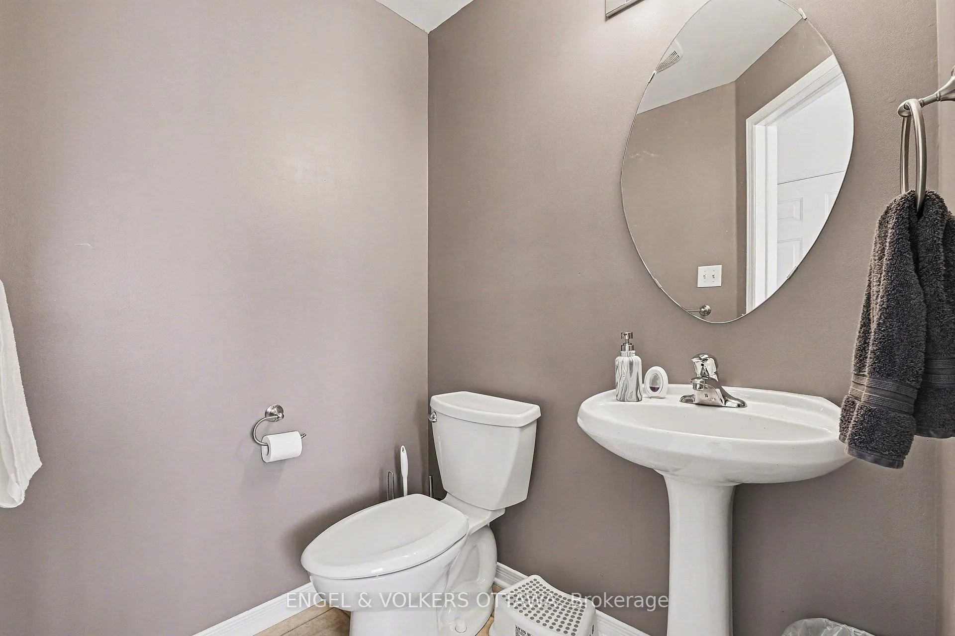 Photo 15 of 135 Lockhaven Private, Ottawa, Barrhaven - Stonebridge — HOMEH