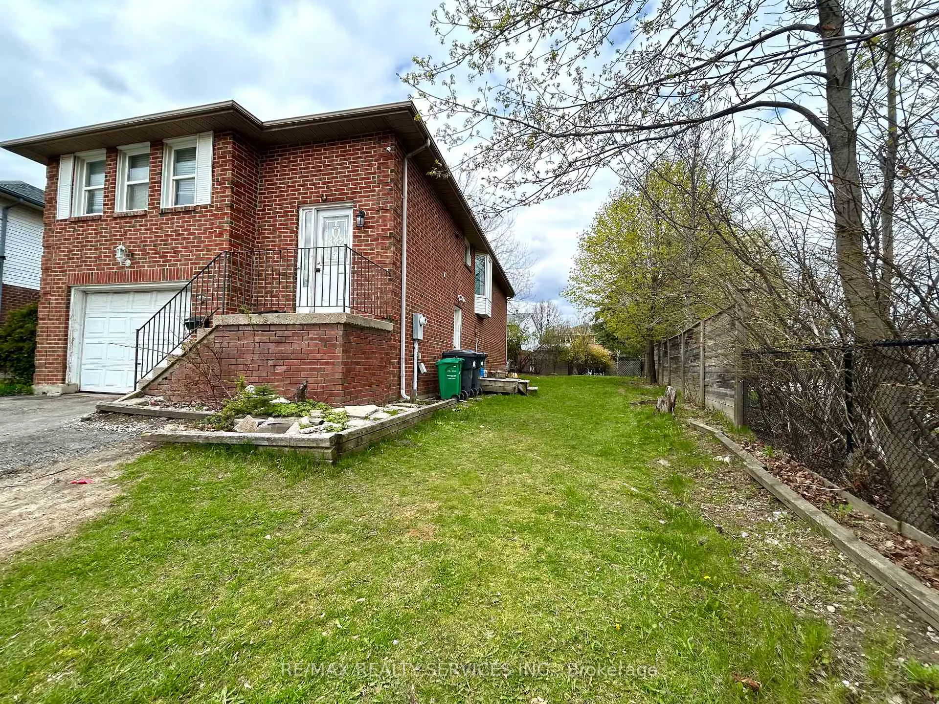 Photo 3 of 1 Braidwood Lake Road, Brampton, Heart Lake West — HOMEH
