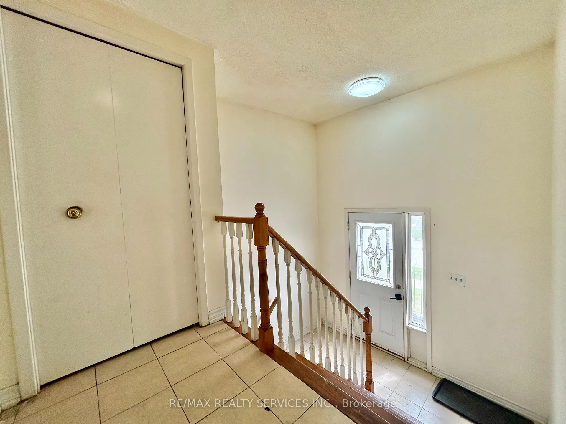 Photo 5 of 1 Braidwood Lake Road, Brampton, Heart Lake West — HOMEH