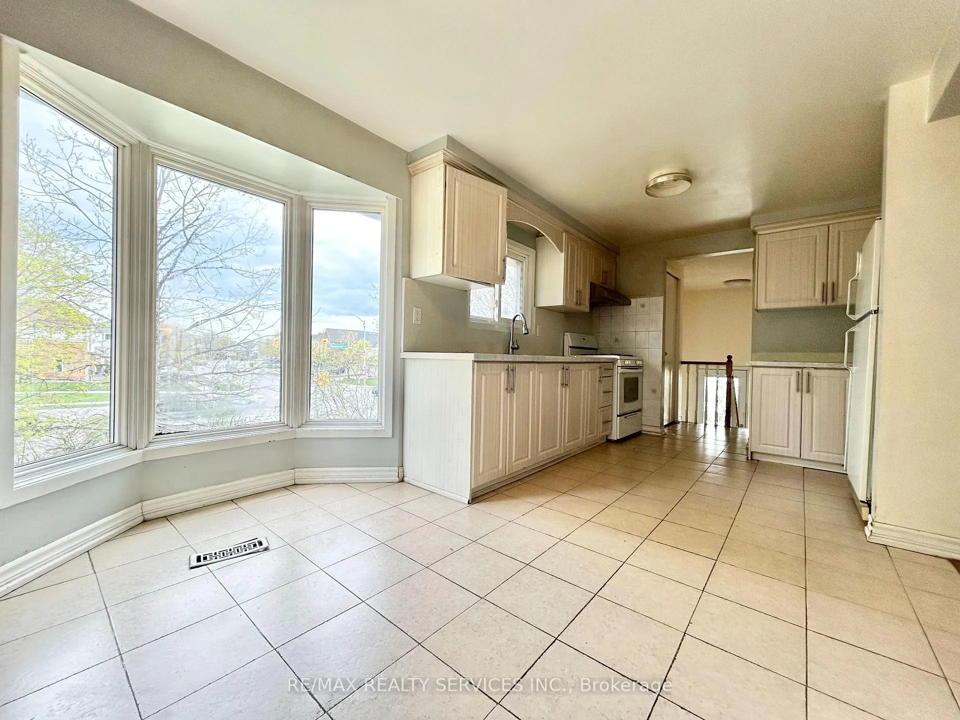 Photo 9 of 1 Braidwood Lake Road, Brampton, Heart Lake West — HOMEH
