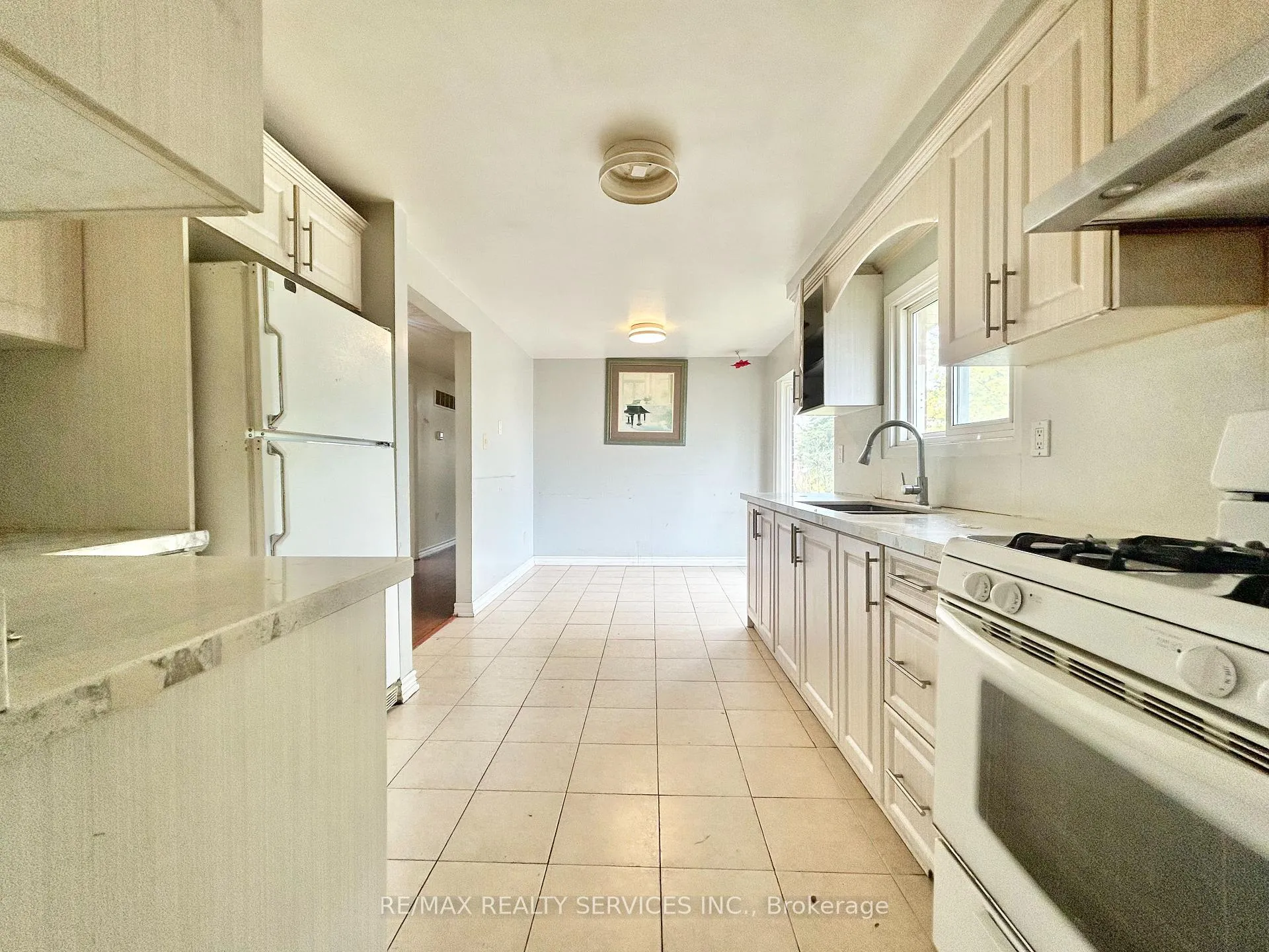 Photo 10 of 1 Braidwood Lake Road, Brampton, Heart Lake West — HOMEH