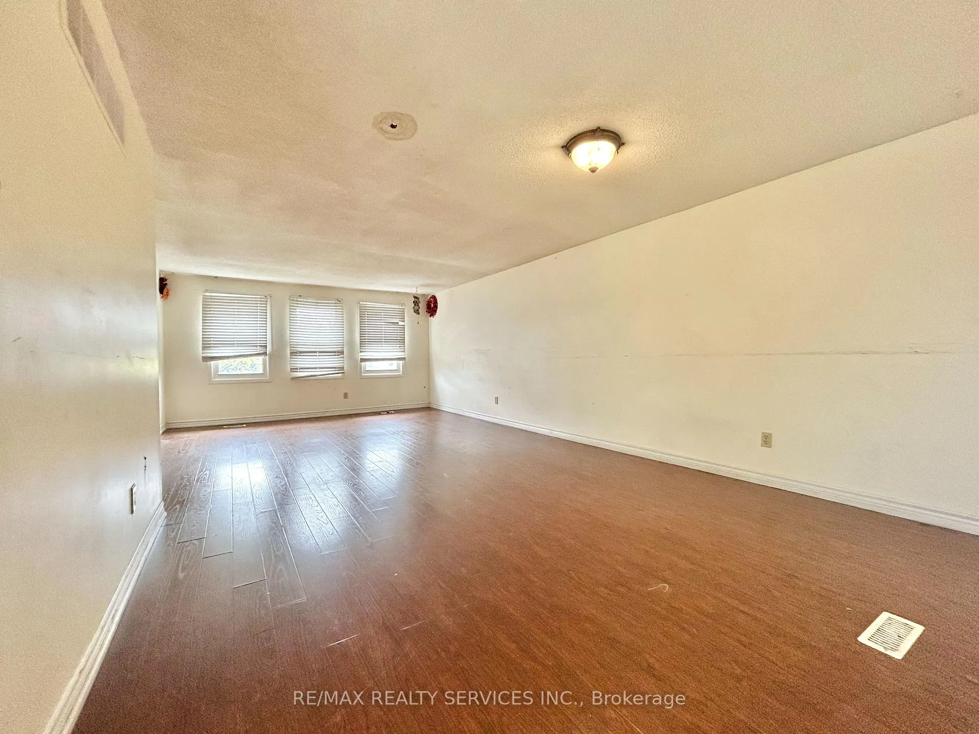 Photo 13 of 1 Braidwood Lake Road, Brampton, Heart Lake West — HOMEH