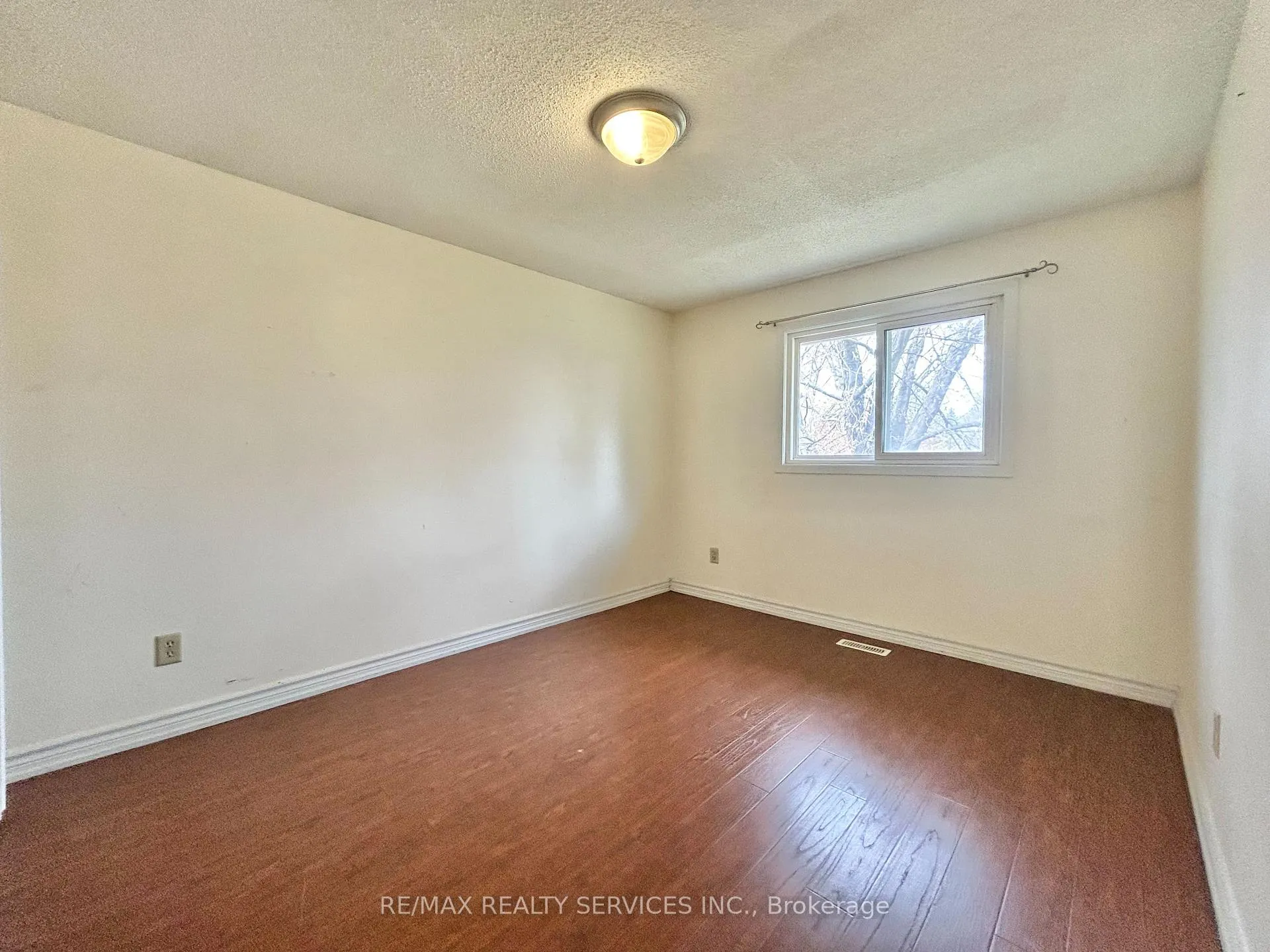 Photo 17 of 1 Braidwood Lake Road, Brampton, Heart Lake West — HOMEH