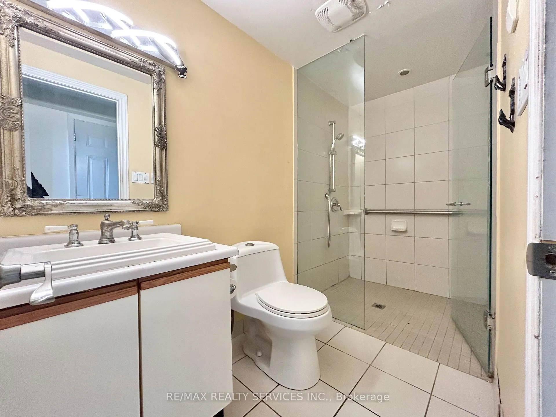 Photo 18 of 1 Braidwood Lake Road, Brampton, Heart Lake West — HOMEH