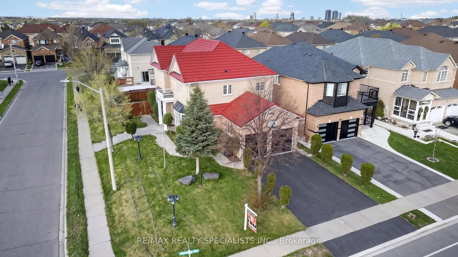 Photo 3 of 2 Loggers Lane, Brampton, Fletcher's Creek Village — HOMEH