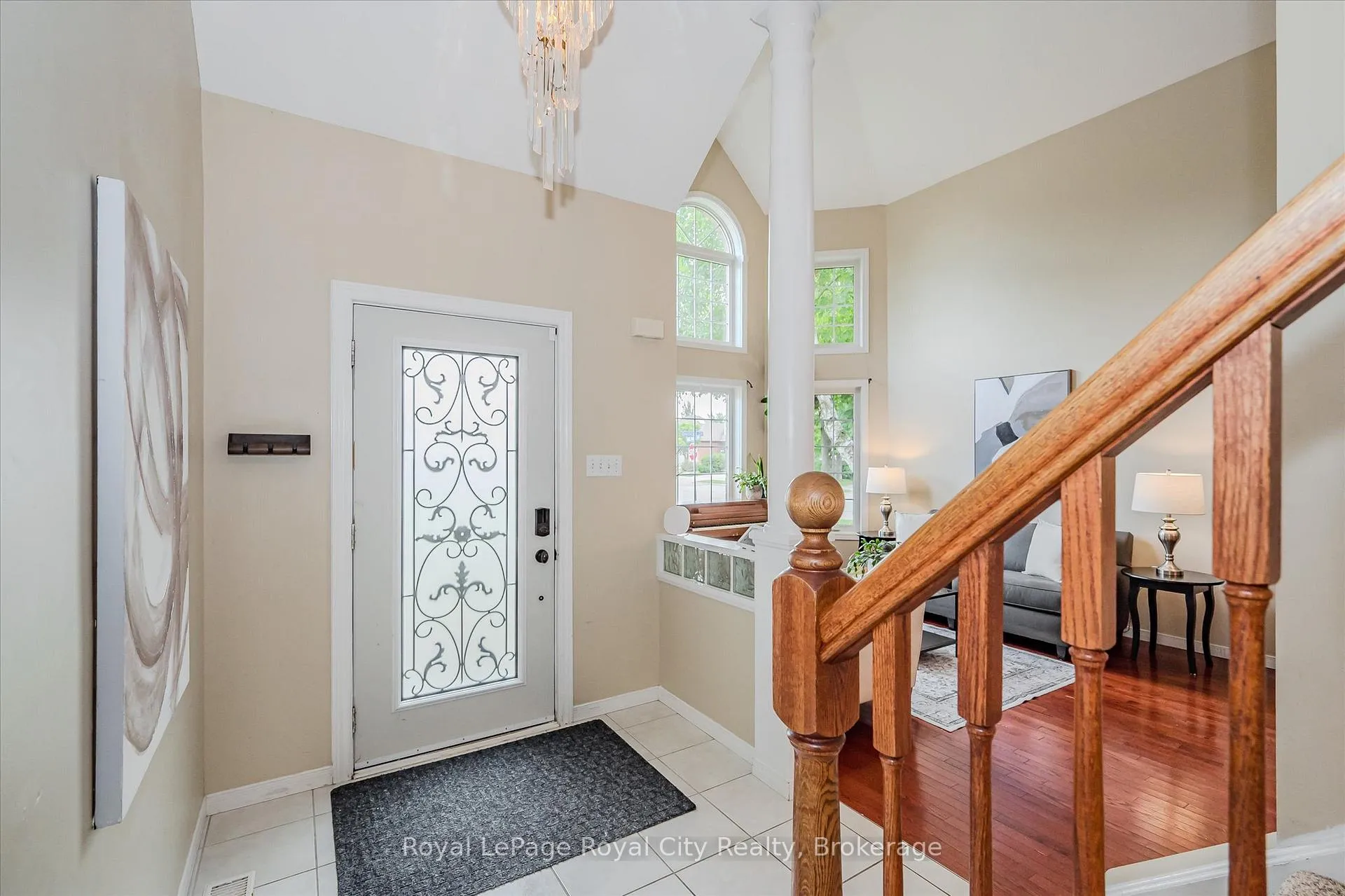 Photo 3 of 2 Oakridge Crescent, Guelph, Pineridge/Westminster Woods — HOMEH