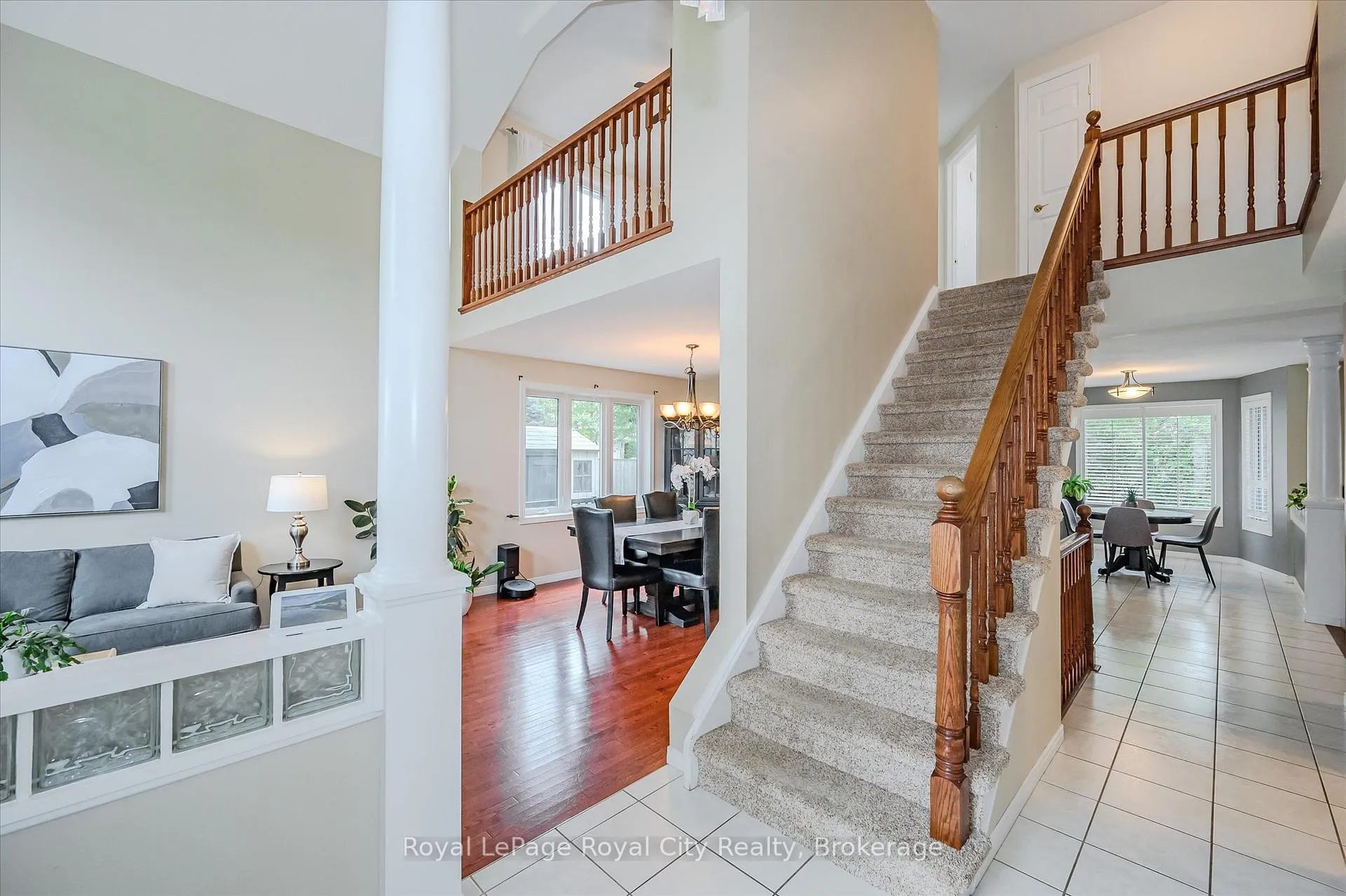 Photo 4 of 2 Oakridge Crescent, Guelph, Pineridge/Westminster Woods — HOMEH