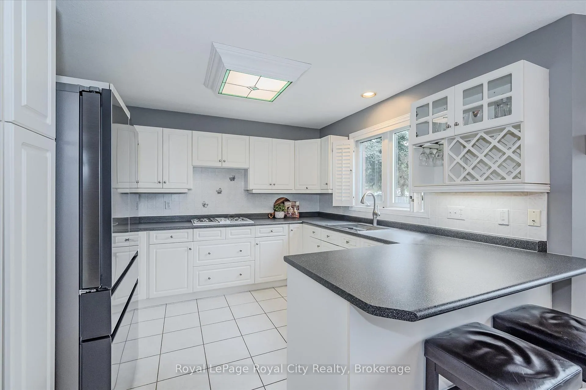 Photo 18 of 2 Oakridge Crescent, Guelph, Pineridge/Westminster Woods — HOMEH