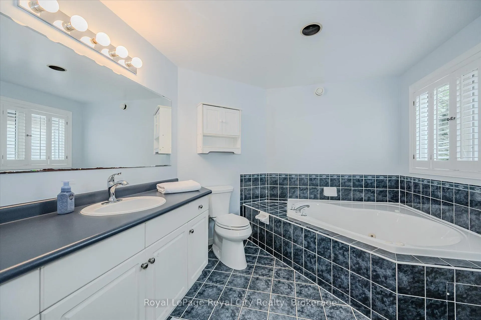 Photo 27 of 2 Oakridge Crescent, Guelph, Pineridge/Westminster Woods — HOMEH