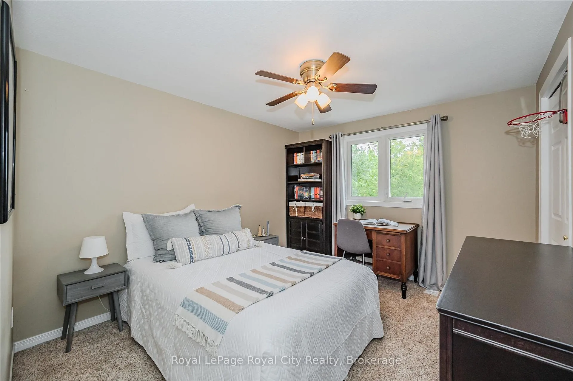 Photo 31 of 2 Oakridge Crescent, Guelph, Pineridge/Westminster Woods — HOMEH