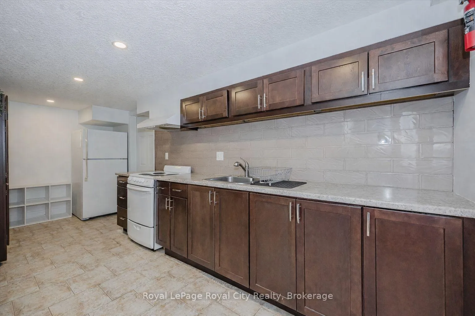 Photo 39 of 2 Oakridge Crescent, Guelph, Pineridge/Westminster Woods — HOMEH