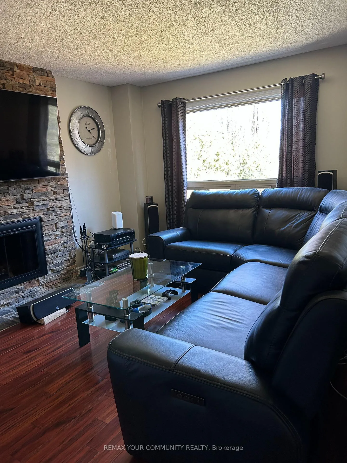 Photo 5 of 19 St. Michael's Crescent, Caledon, Bolton North — HOMEH