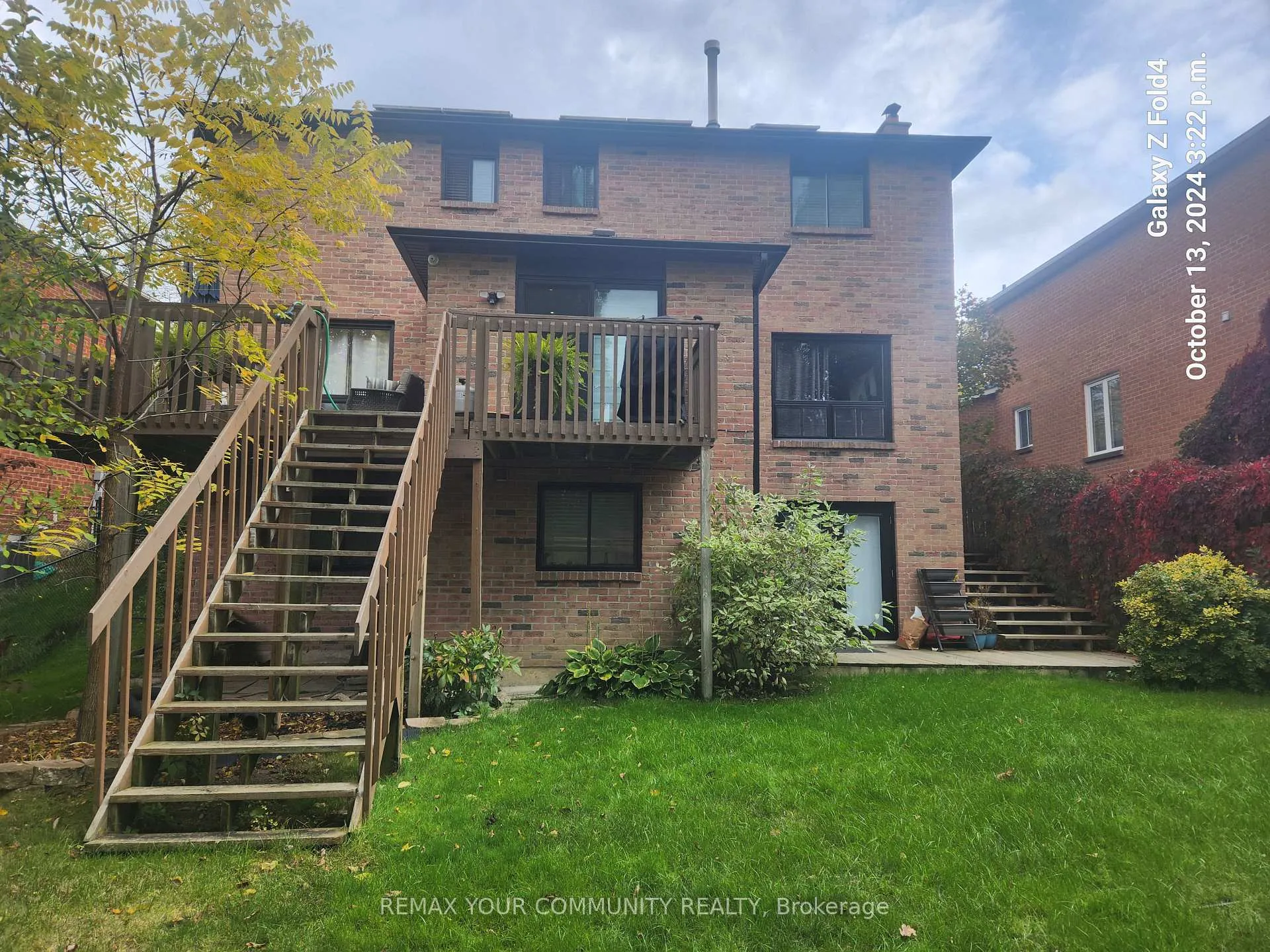 Photo 2 of 19 St. Michael's Crescent, Caledon, Bolton North — HOMEH