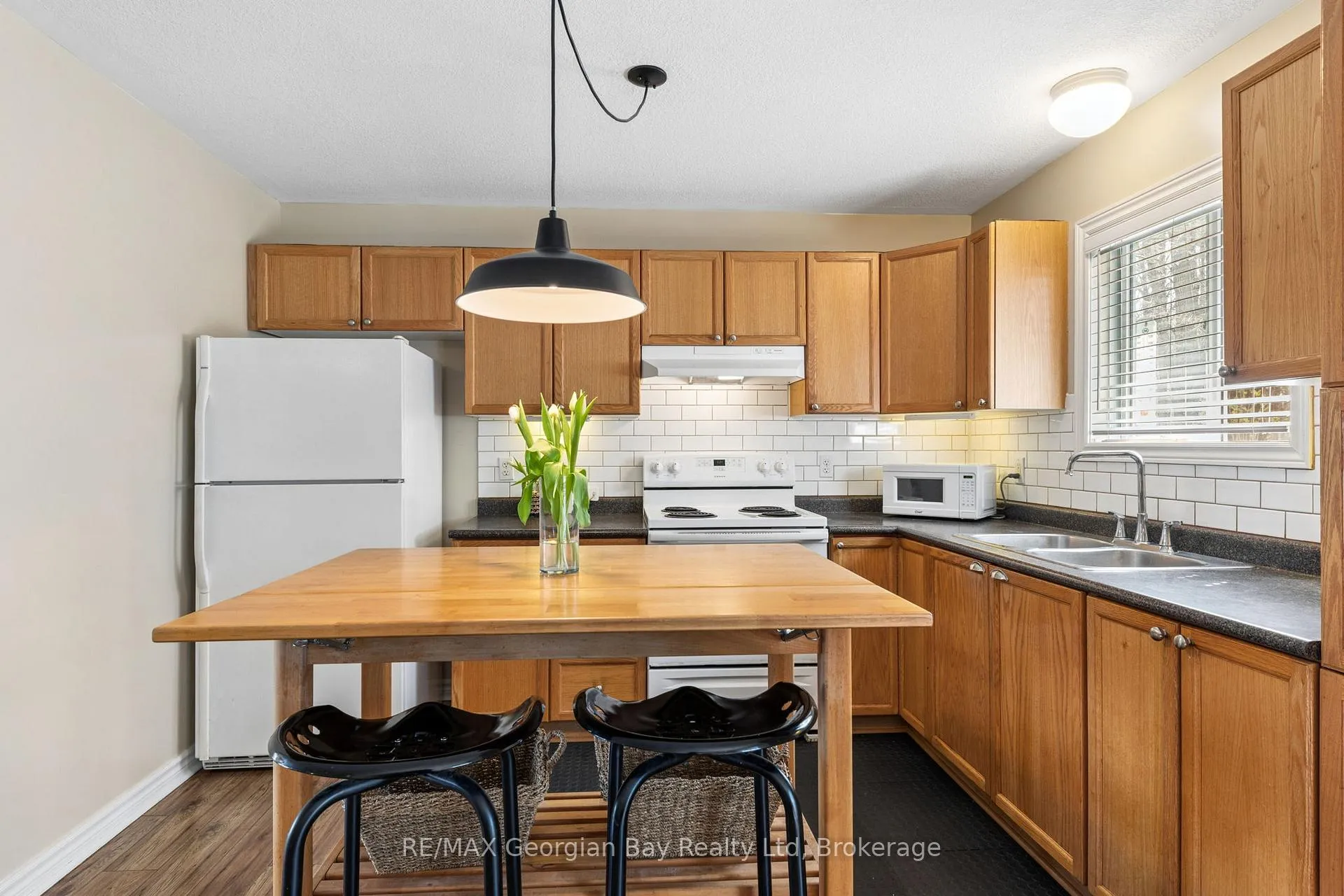 Photo 12 of 133 Oxley Drive, Penetanguishene — HOMEH