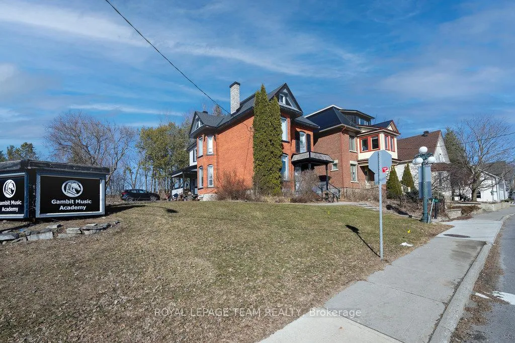 Photo 1 of 422 Donald B Munro Drive, Ottawa, Carp — HOMEH