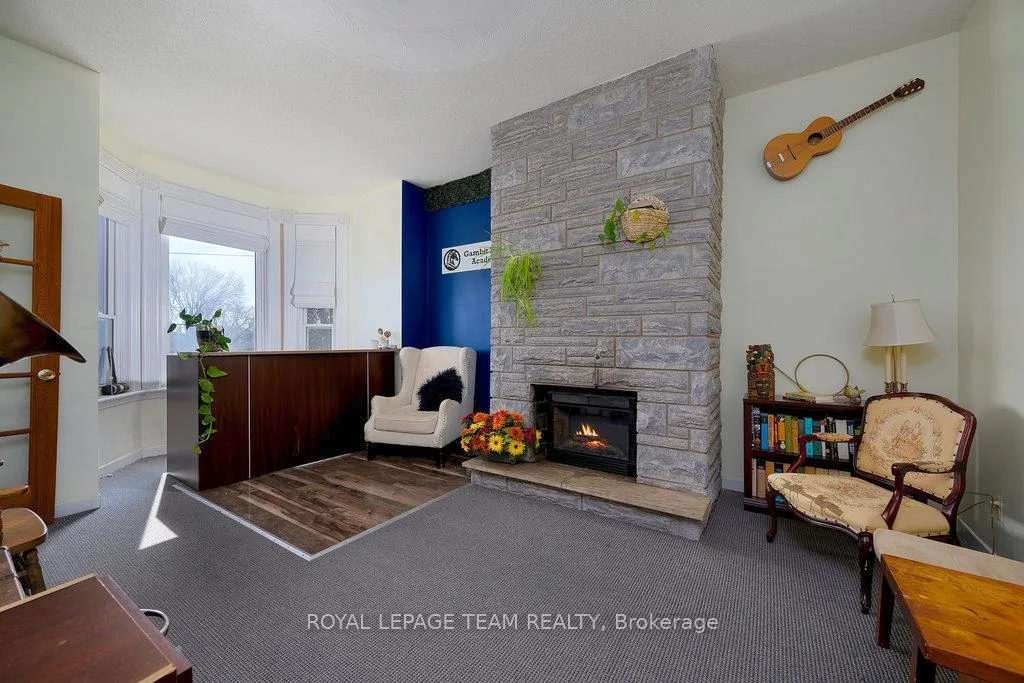 Photo 4 of 422 Donald B Munro Drive, Ottawa, Carp — HOMEH