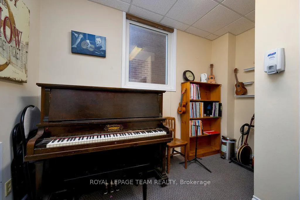 Photo 7 of 422 Donald B Munro Drive, Ottawa, Carp — HOMEH