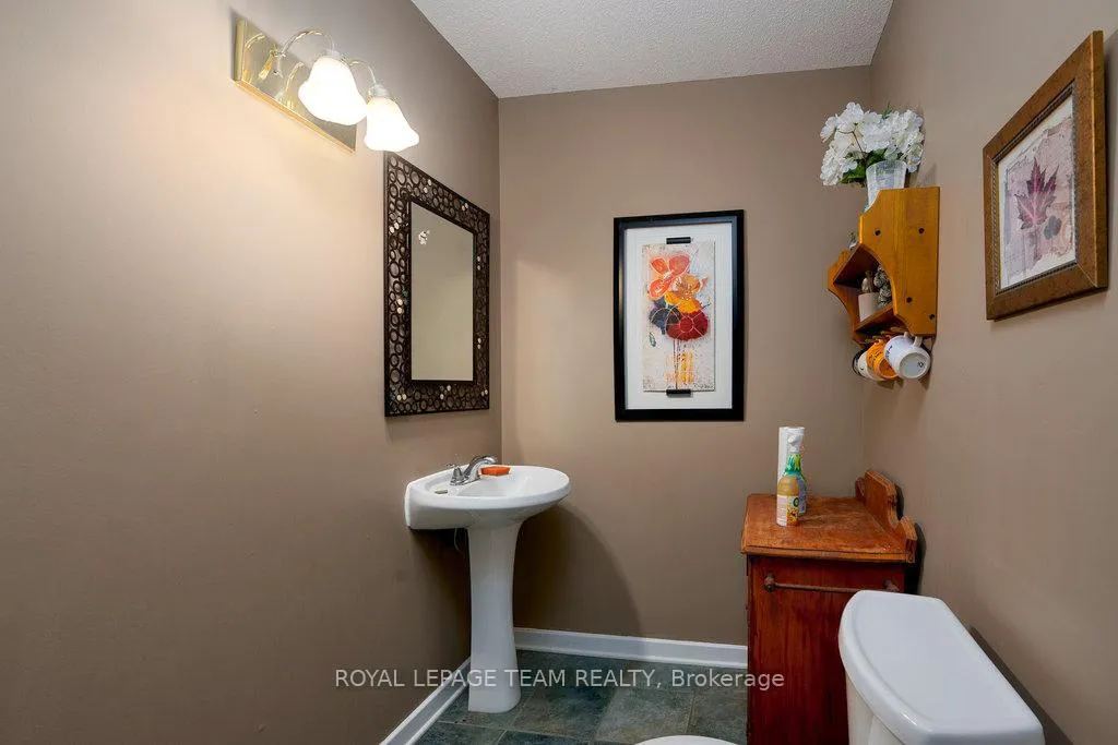 Photo 9 of 422 Donald B Munro Drive, Ottawa, Carp — HOMEH