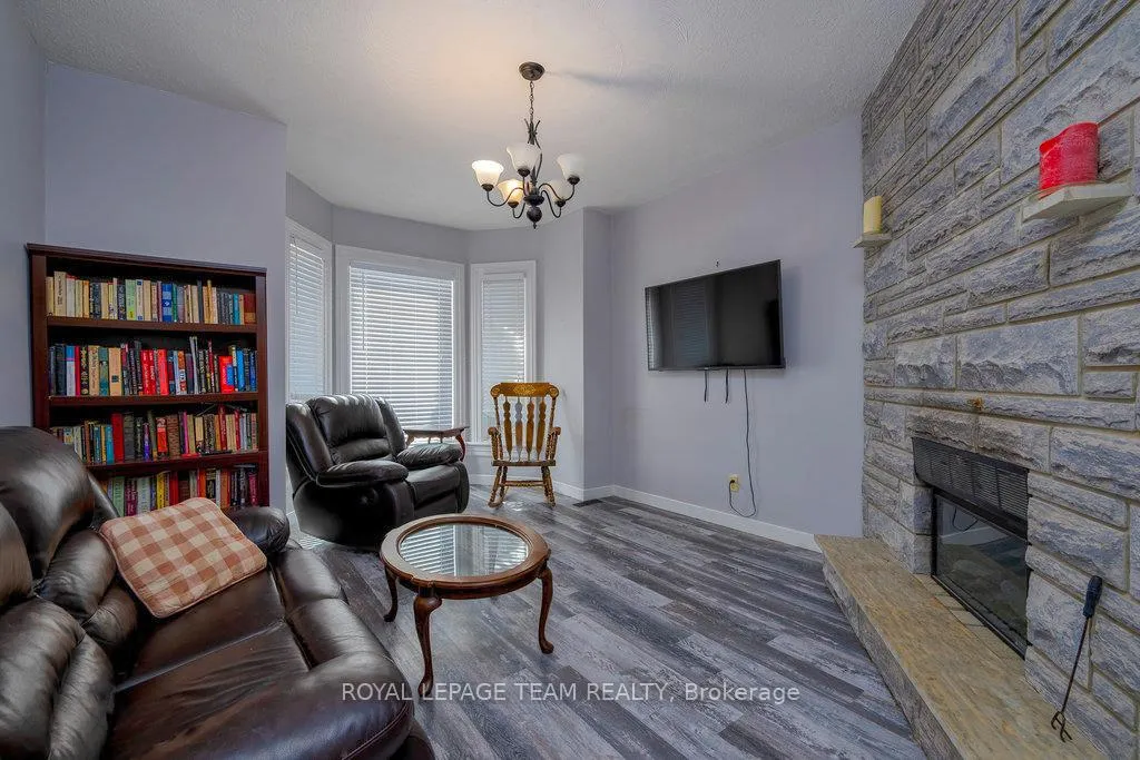 Photo 10 of 422 Donald B Munro Drive, Ottawa, Carp — HOMEH