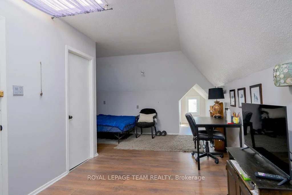 Photo 14 of 422 Donald B Munro Drive, Ottawa, Carp — HOMEH