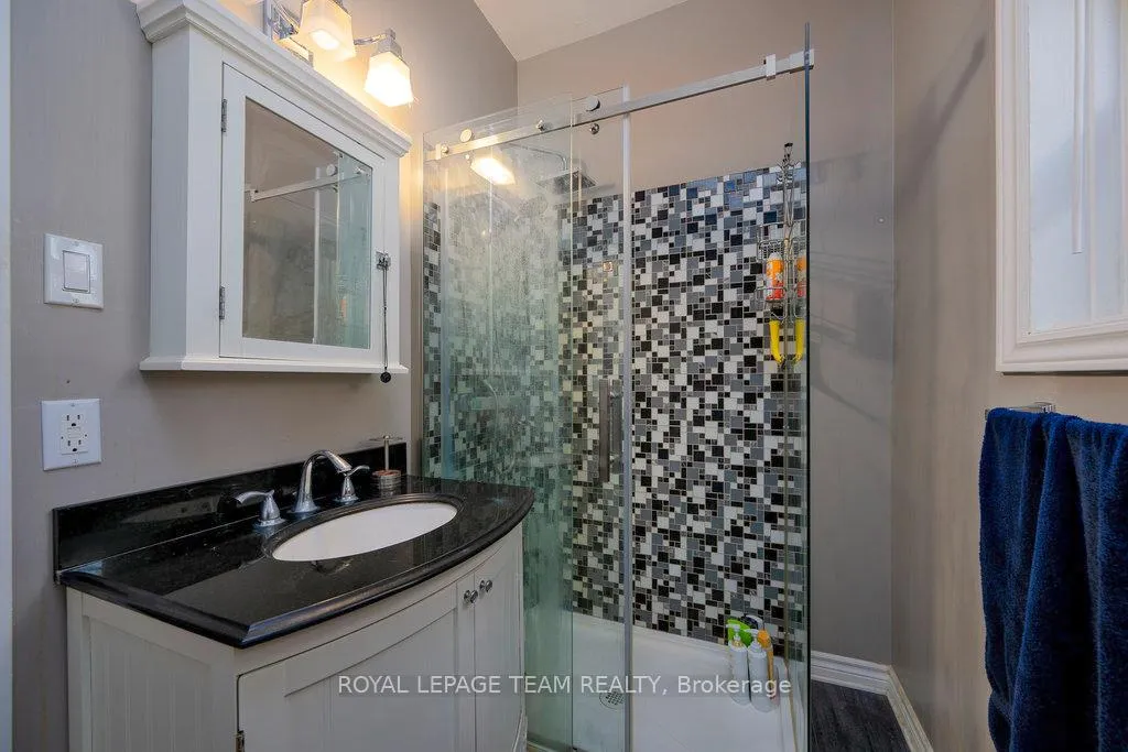 Photo 18 of 422 Donald B Munro Drive, Ottawa, Carp — HOMEH