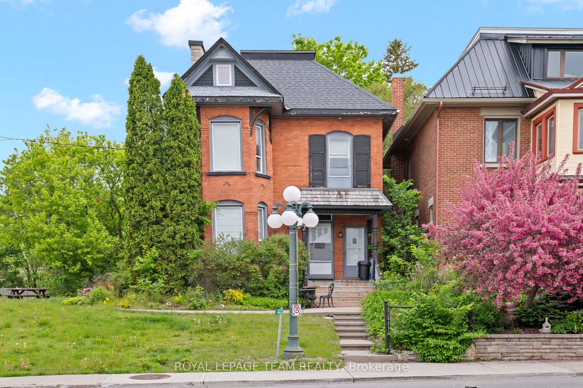 Photo 2 of 422 Donald B Munro Drive, Ottawa, Carp — HOMEH