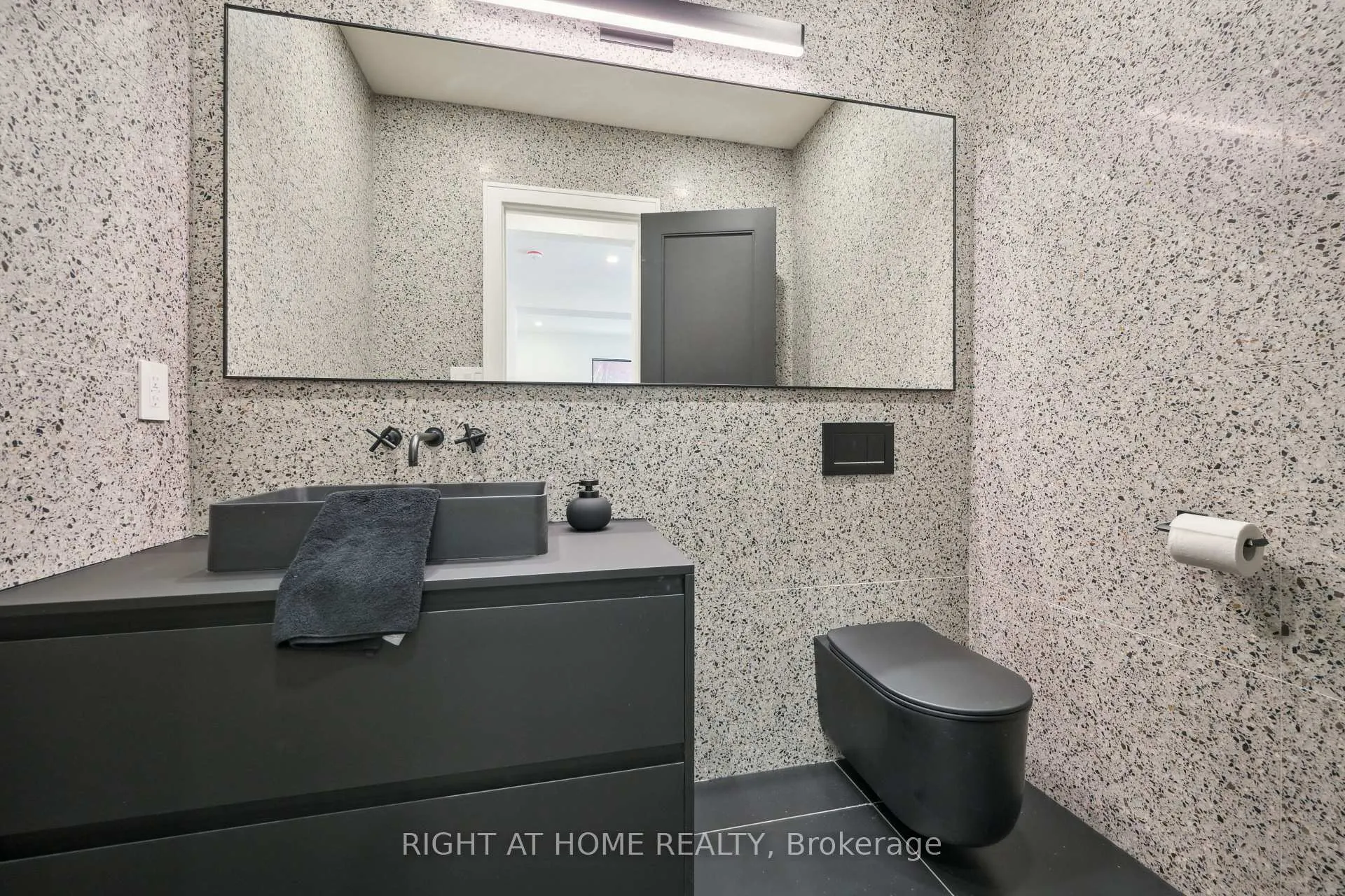 Photo 4 of 2187 Lakeshore Road, Burlington, Brant — HOMEH