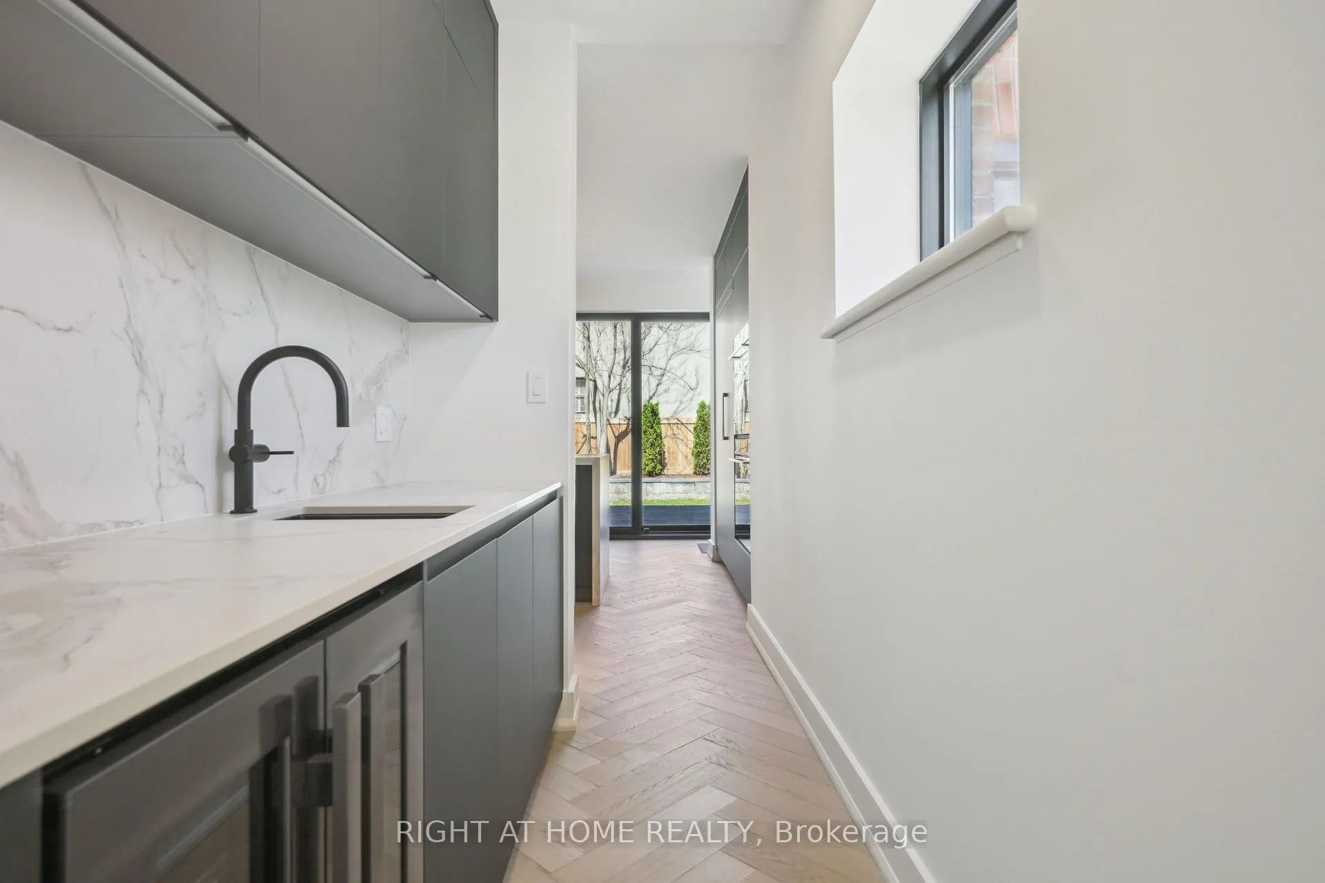 Photo 6 of 2187 Lakeshore Road, Burlington, Brant — HOMEH
