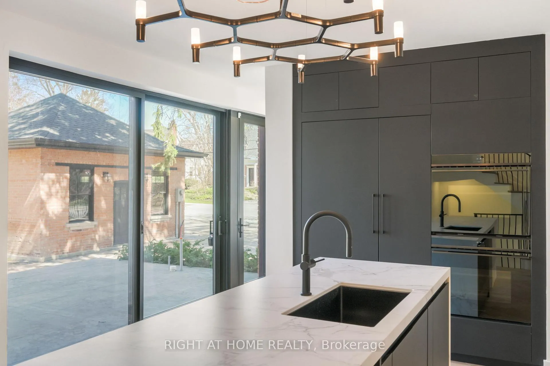 Photo 9 of 2187 Lakeshore Road, Burlington, Brant — HOMEH